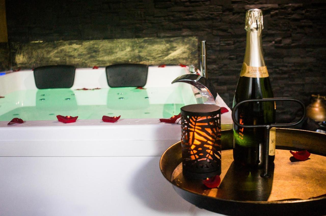 Love Suites & Spa "Le Loft" Avec Jacuzzi Privatif Medis ภายนอก รูปภาพ